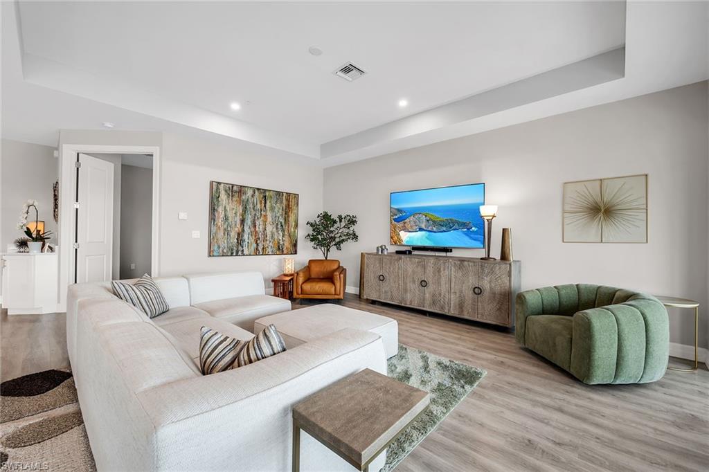 233 Indies DR E 201 photo 7