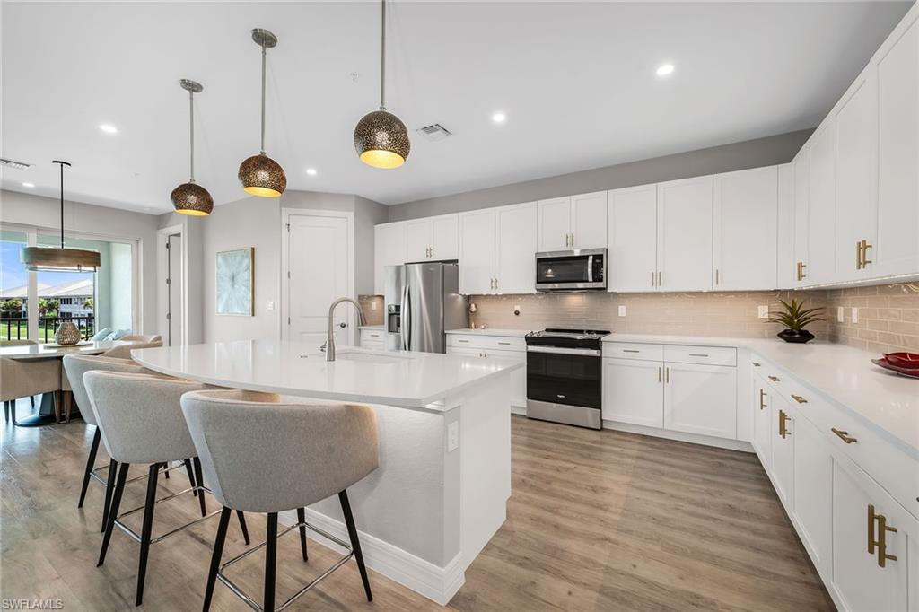 233 Indies DR E 201