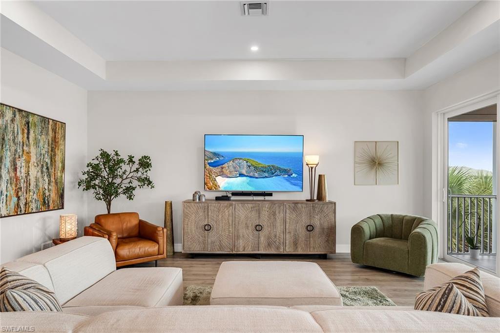 233 Indies DR E 201