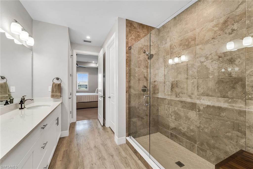 233 Indies DR E 201 photo 24