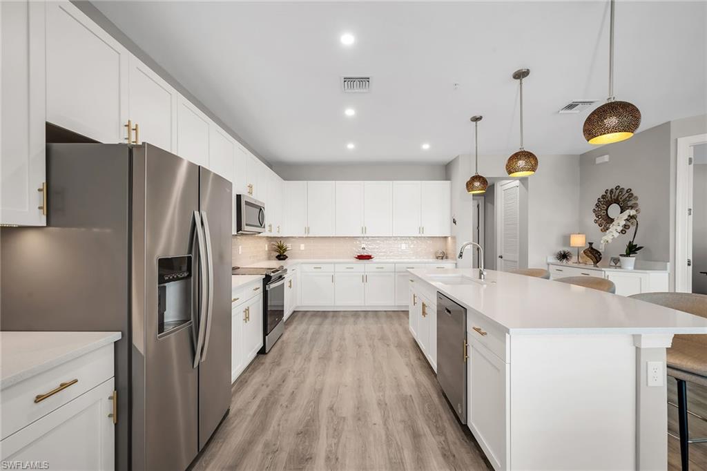 233 Indies DR E 201 photo 11