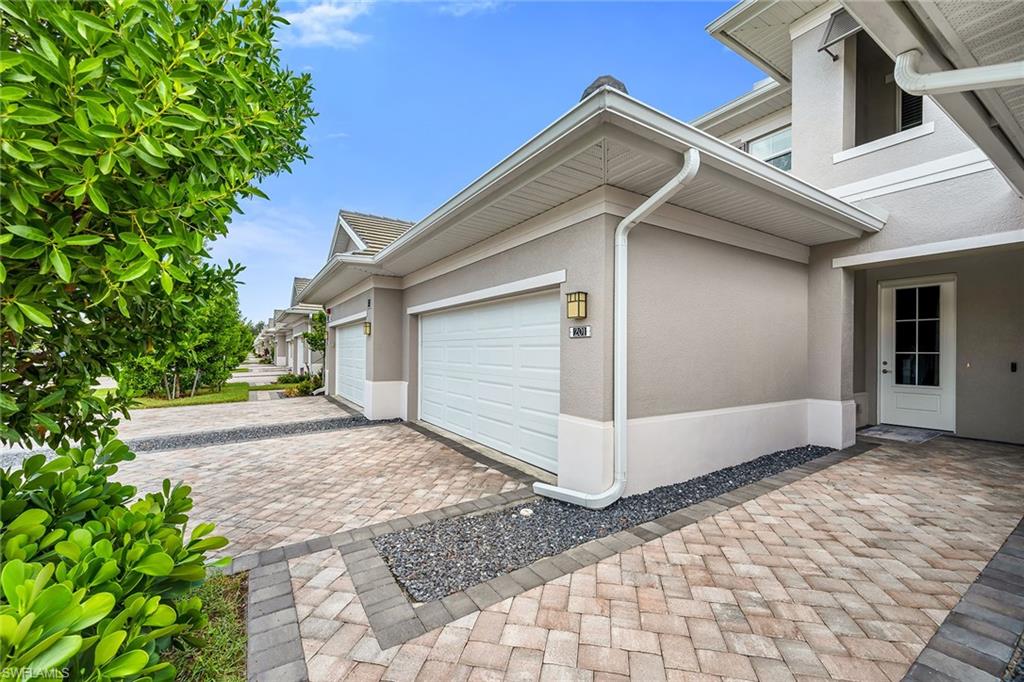 233 Indies DR E 201 photo 39