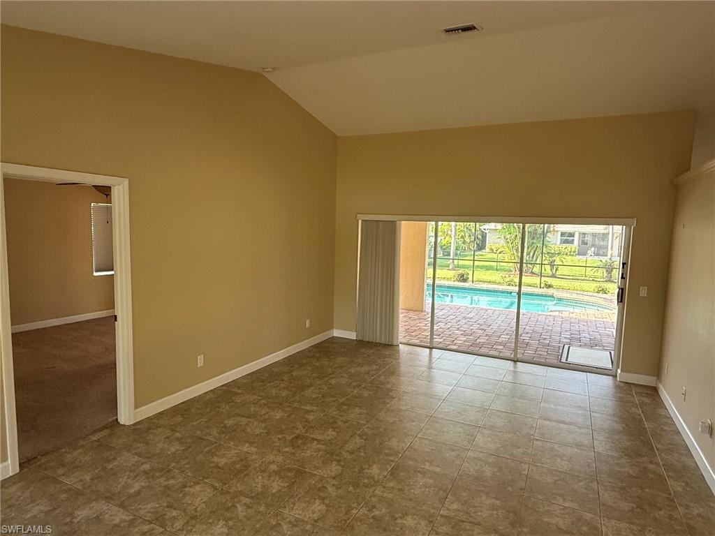 2838 SW 50th TER photo 12
