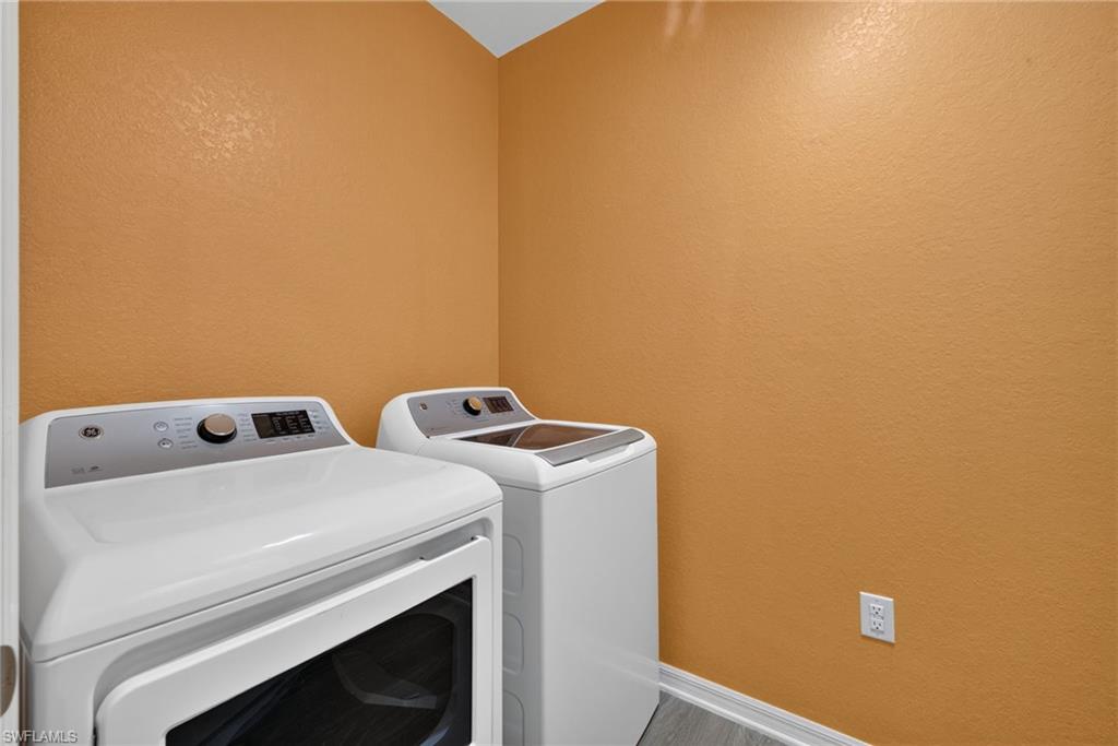 1623 SW 19th PL photo 28
