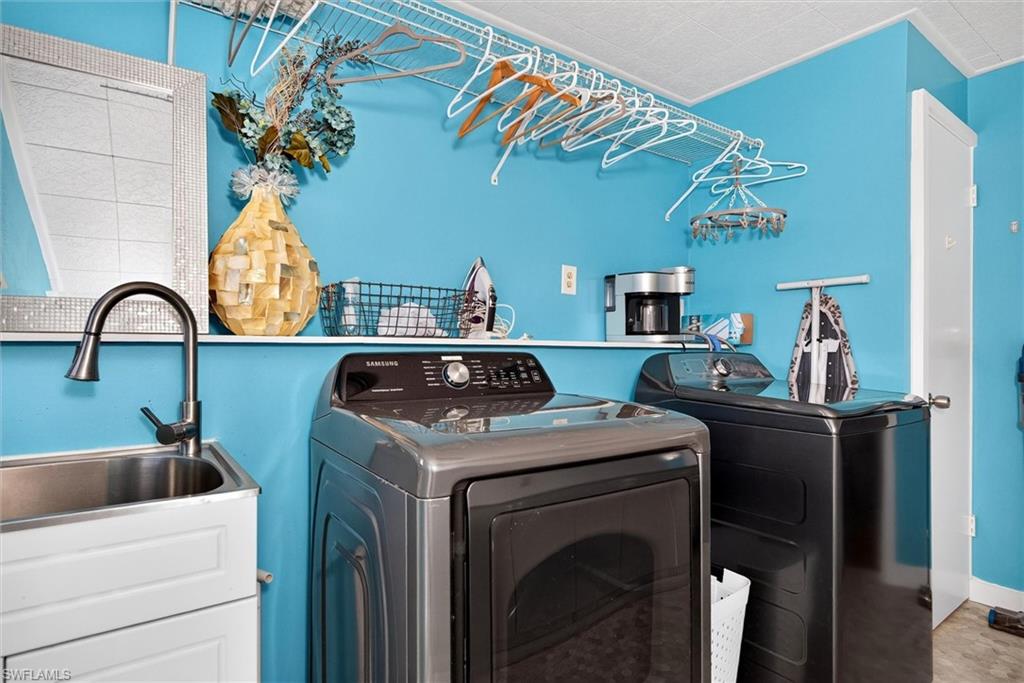 Full size washer/dryer and washtub