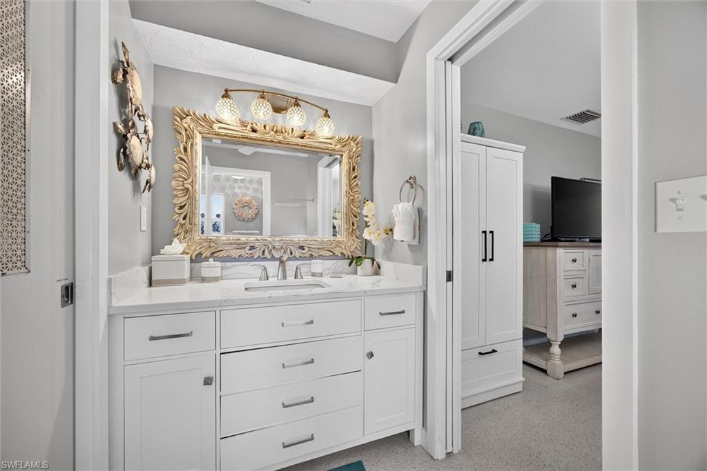Separate Vanity w/sink