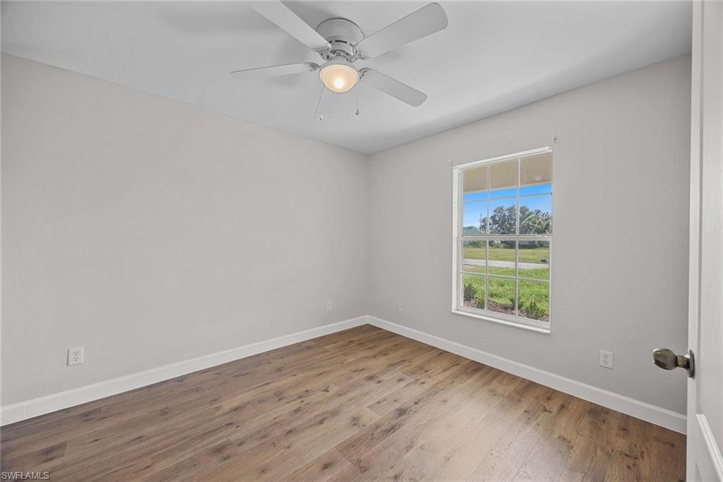 915 10th LN photo 17