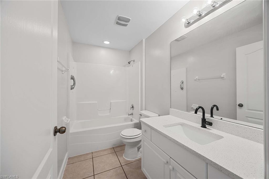 915 10th LN photo 16