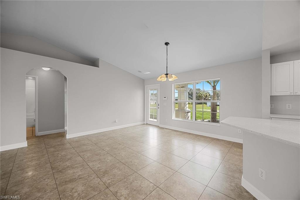 915 10th LN