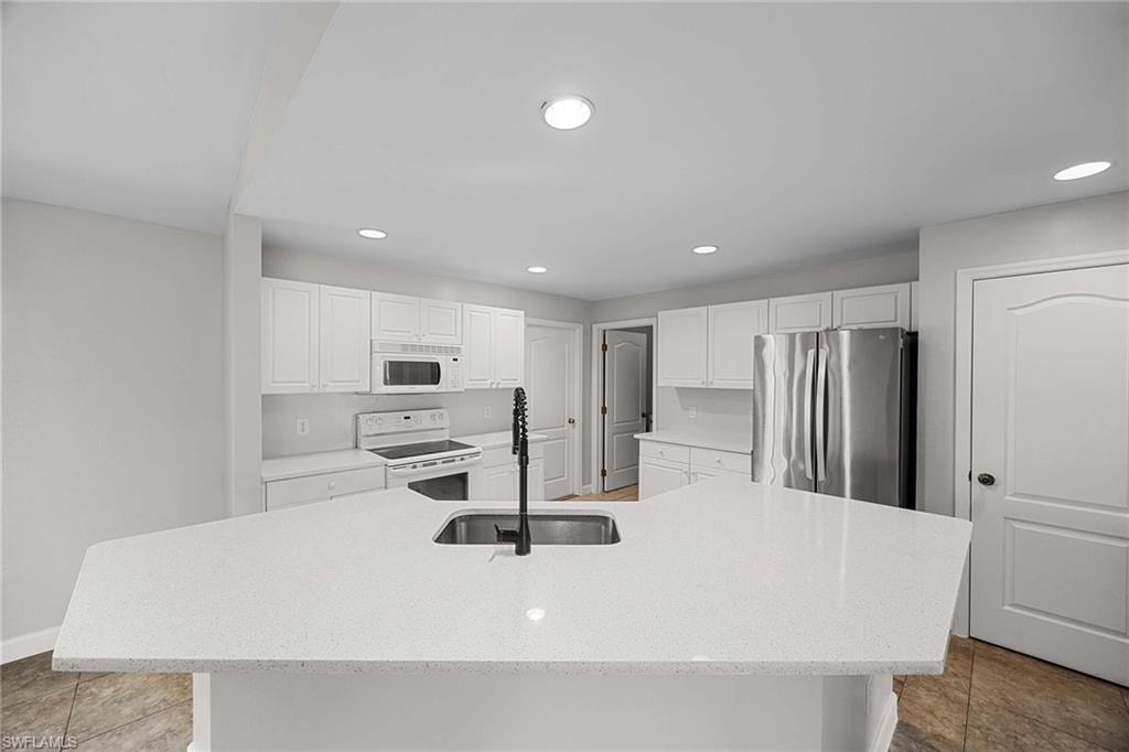 915 10th LN photo 10