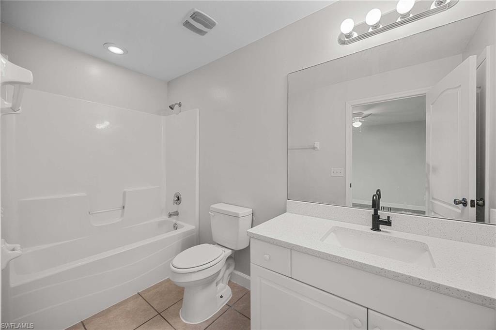 915 10th LN photo 14