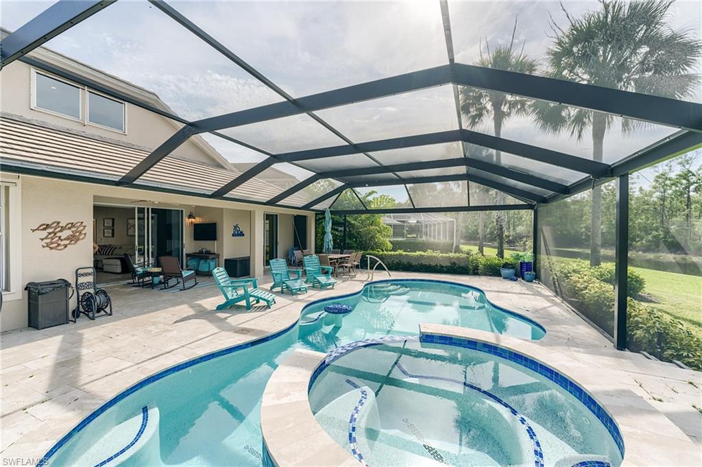 GORGEOUS GLASS POOL TILE