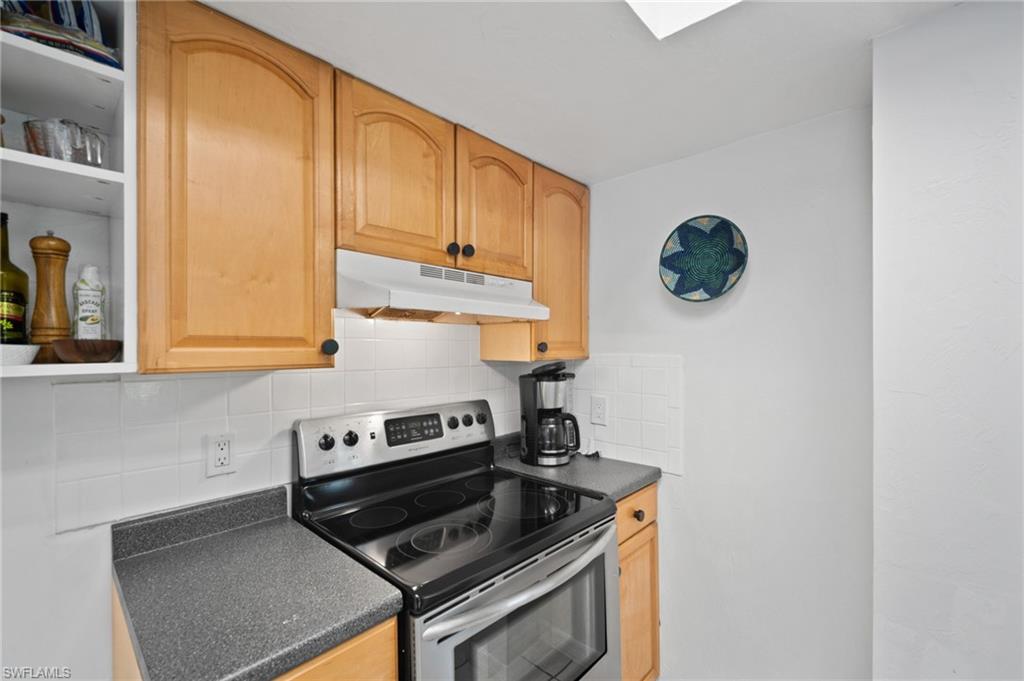 273 Porter ST photo 9