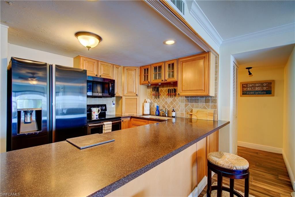 The kitchen provides a MASSIVE 10.5' x 2.5' breakfast bar countertop + the additional counterspace