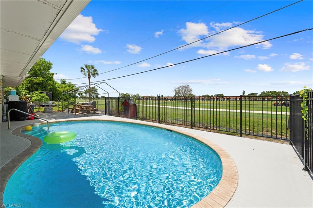 Curved swimming pool with light-colored coping