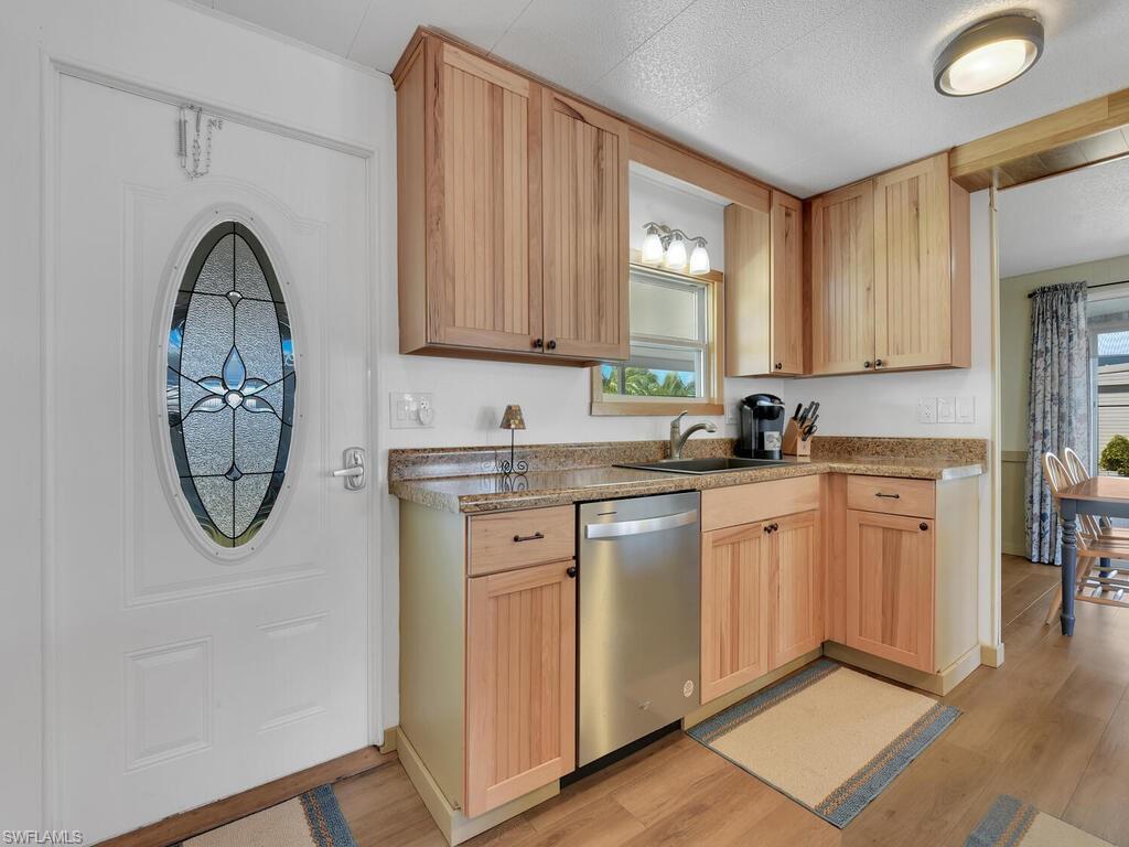 300 Shoreland DR photo 6