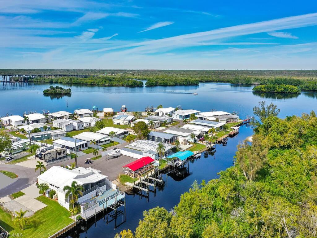 300 Shoreland DR photo 26