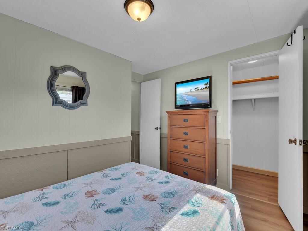 300 Shoreland DR photo 22