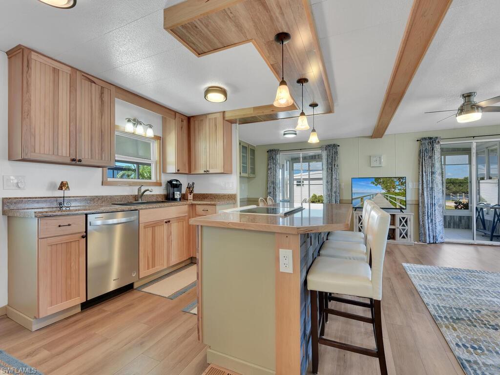 300 Shoreland DR photo 9