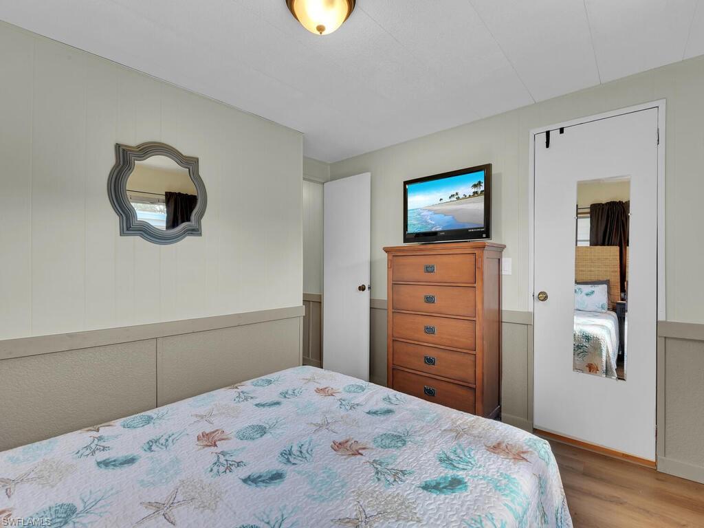 300 Shoreland DR photo 21