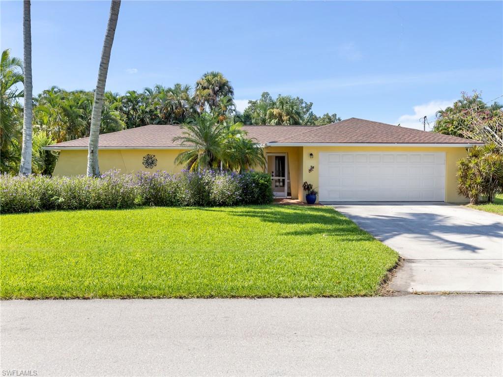 Welcome to 376 Prather Dr in McGregor Isles