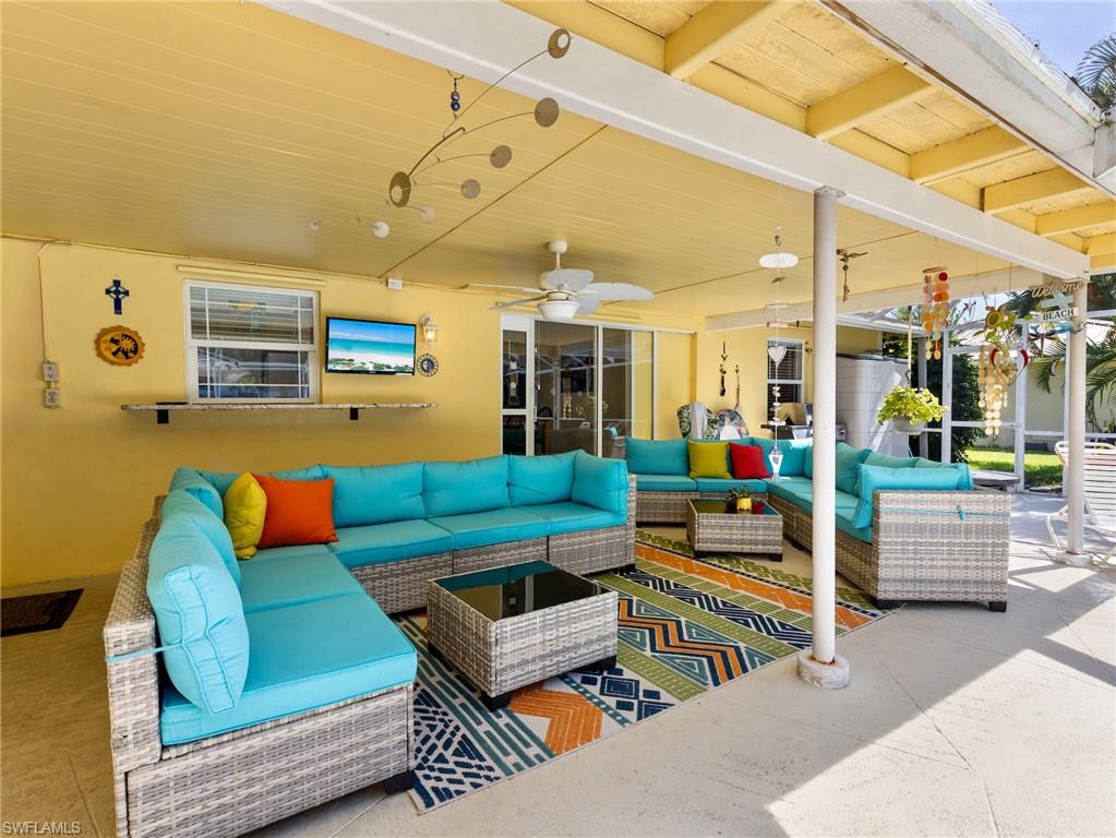 And plenty of covered area on the lanai for relaxing
