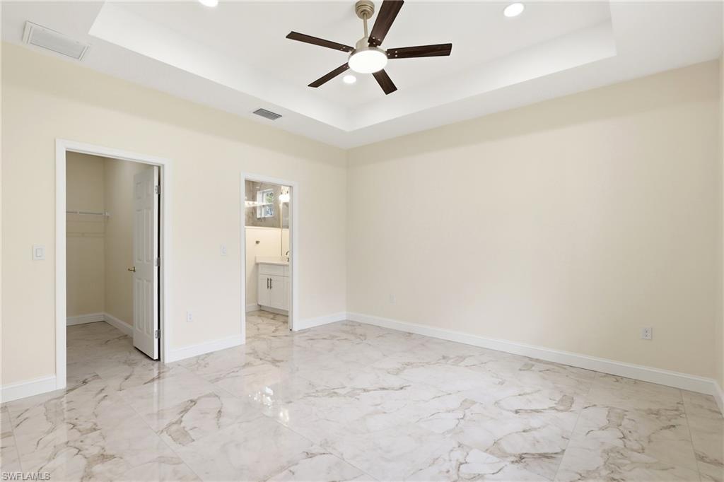 Tray ceiling with recessed lighting and ceiling fan
