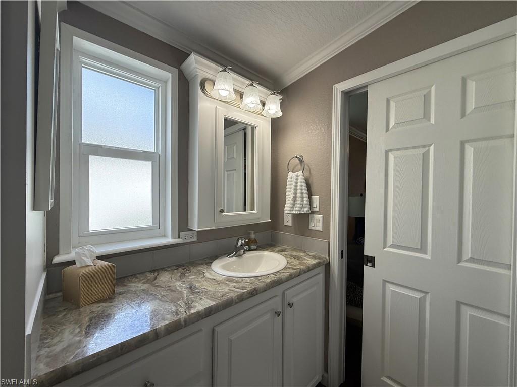 1626 Diamond Lake CIR photo 10
