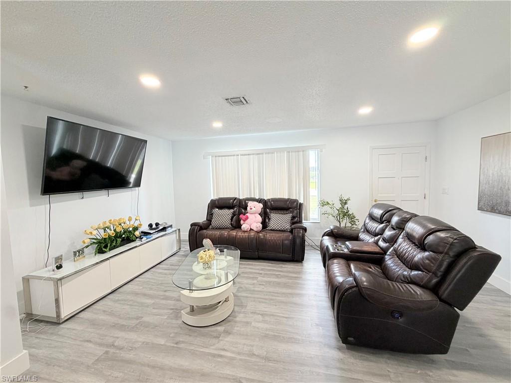 1704 Viscaya PKWY