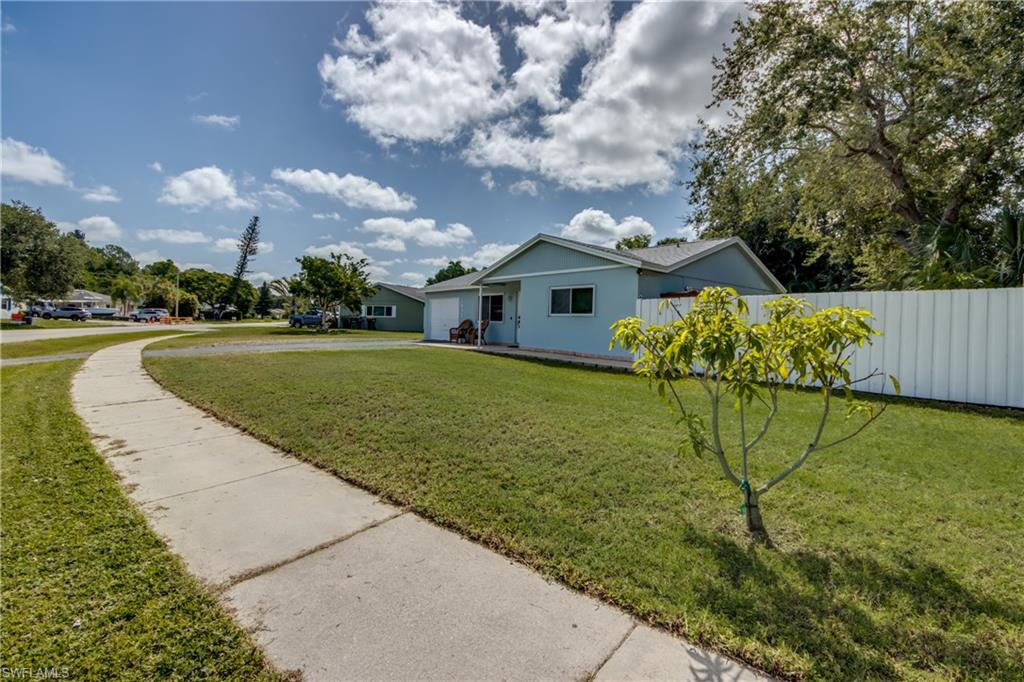 2912 Poinciana DR