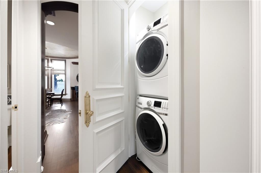 Integrated stacked laundry machines