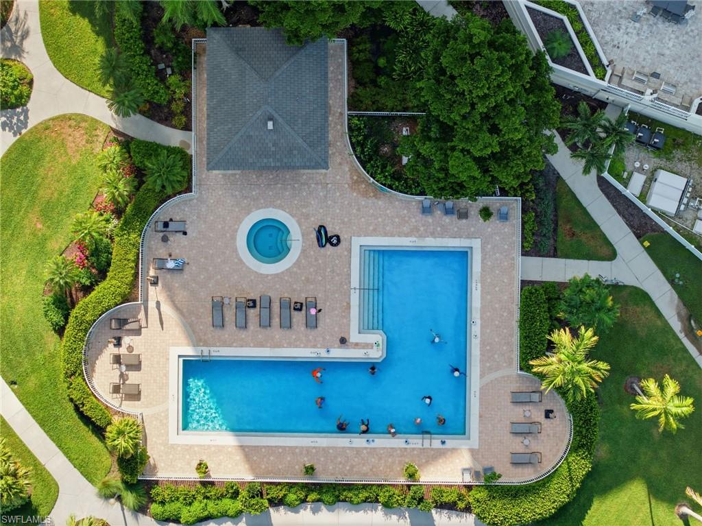 Two distinct swimming pools with integrated steps