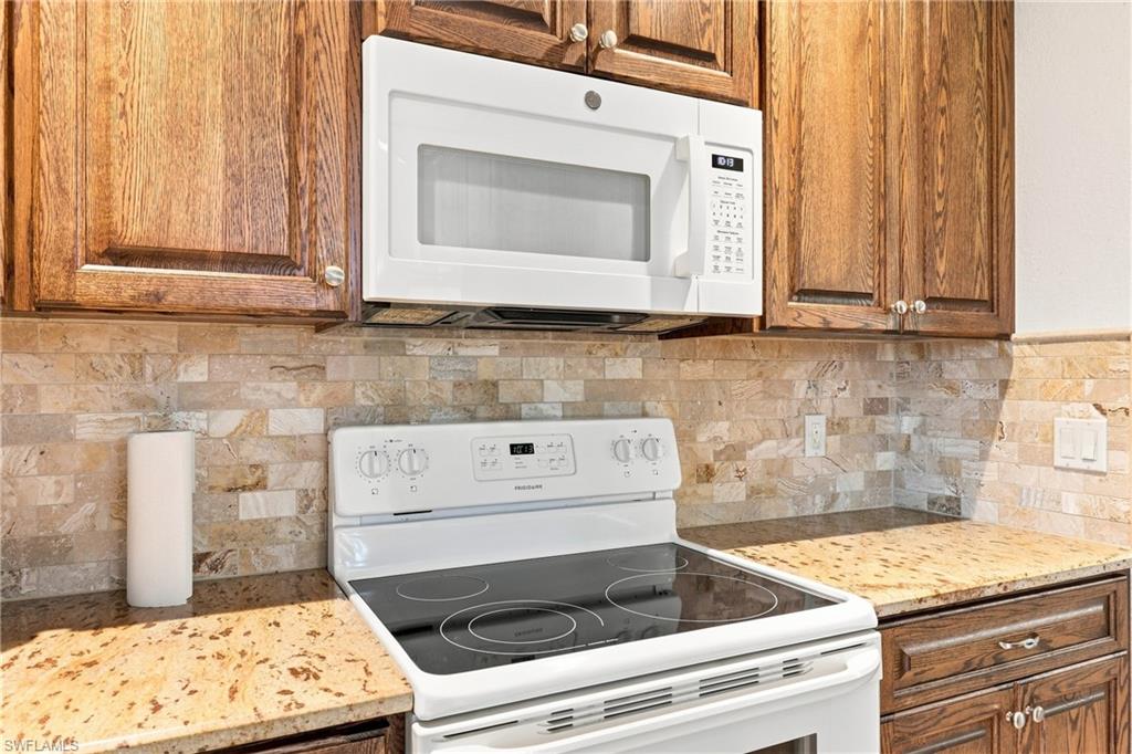 22 SW 13th TER photo 17