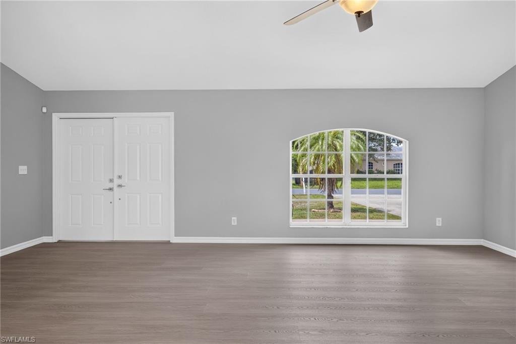 Living room face front door