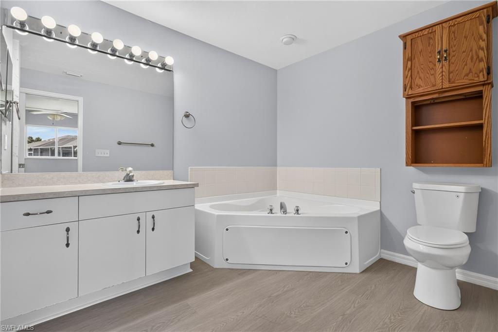 Master bath with spacious tub
