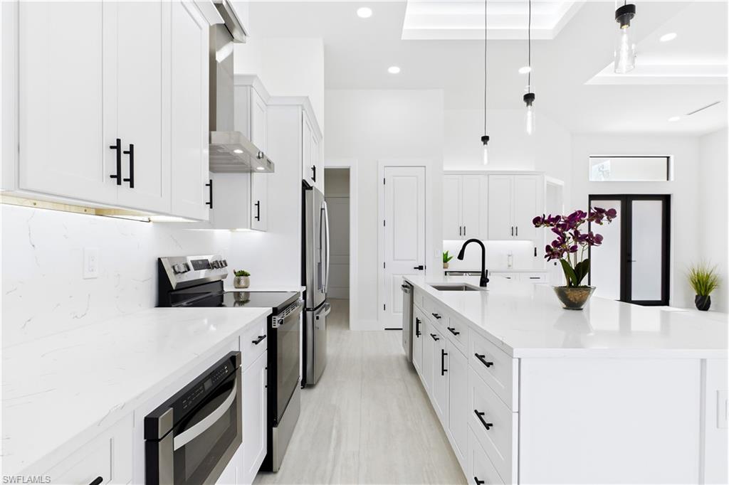 Equipped w/ SS appliances, French-door refrigerator, microwave, smooth-top range, commercial HOOD & dishwasher.