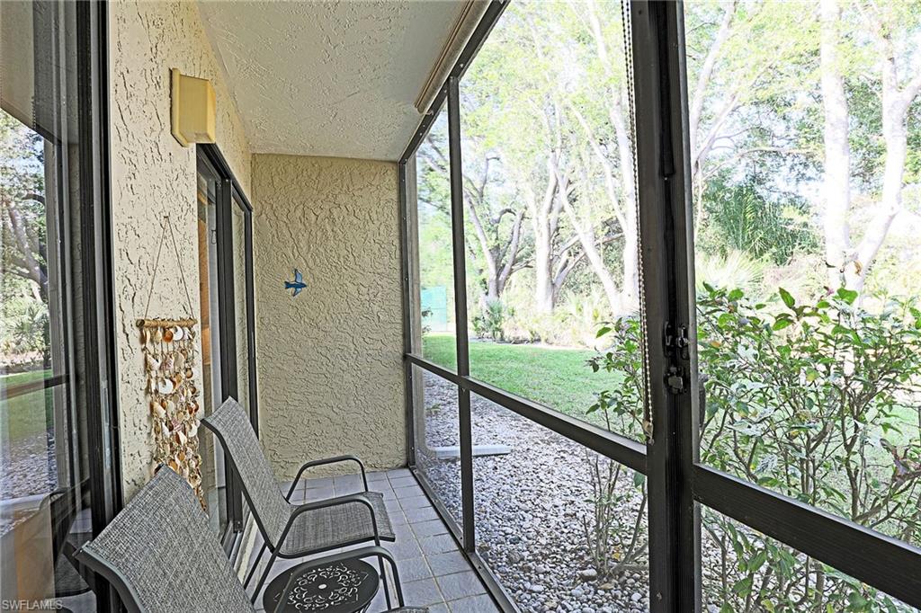 Screened-in patio with tiled flooring
