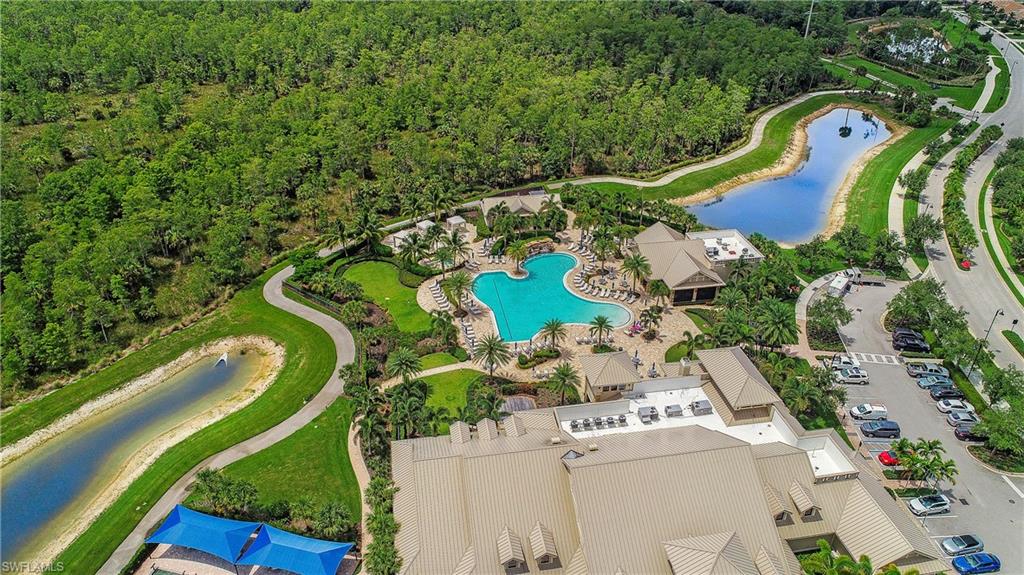 Pool w/lap lane