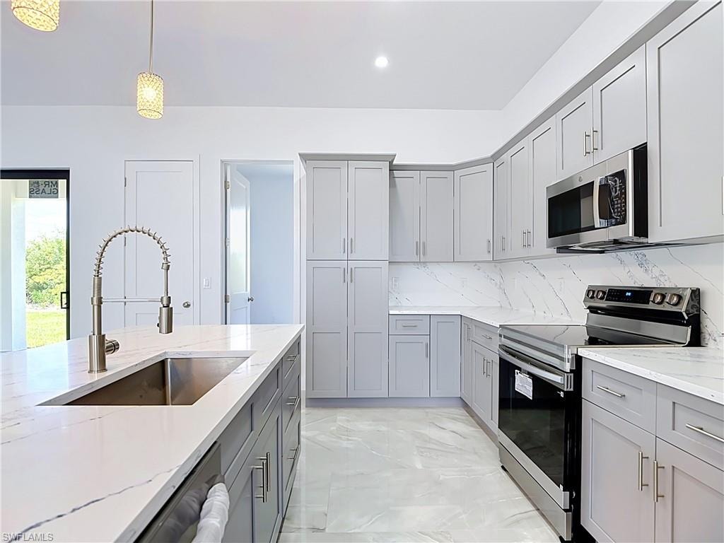 105 Ruby AVE N photo 8