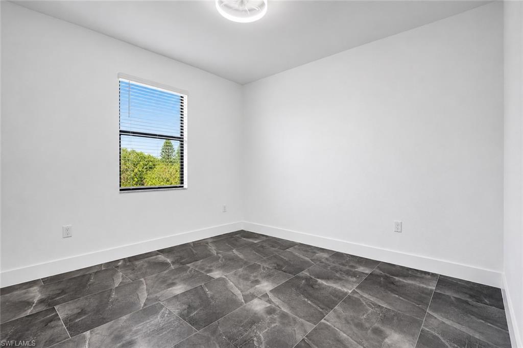 109/111 Harry AVE S photo 20