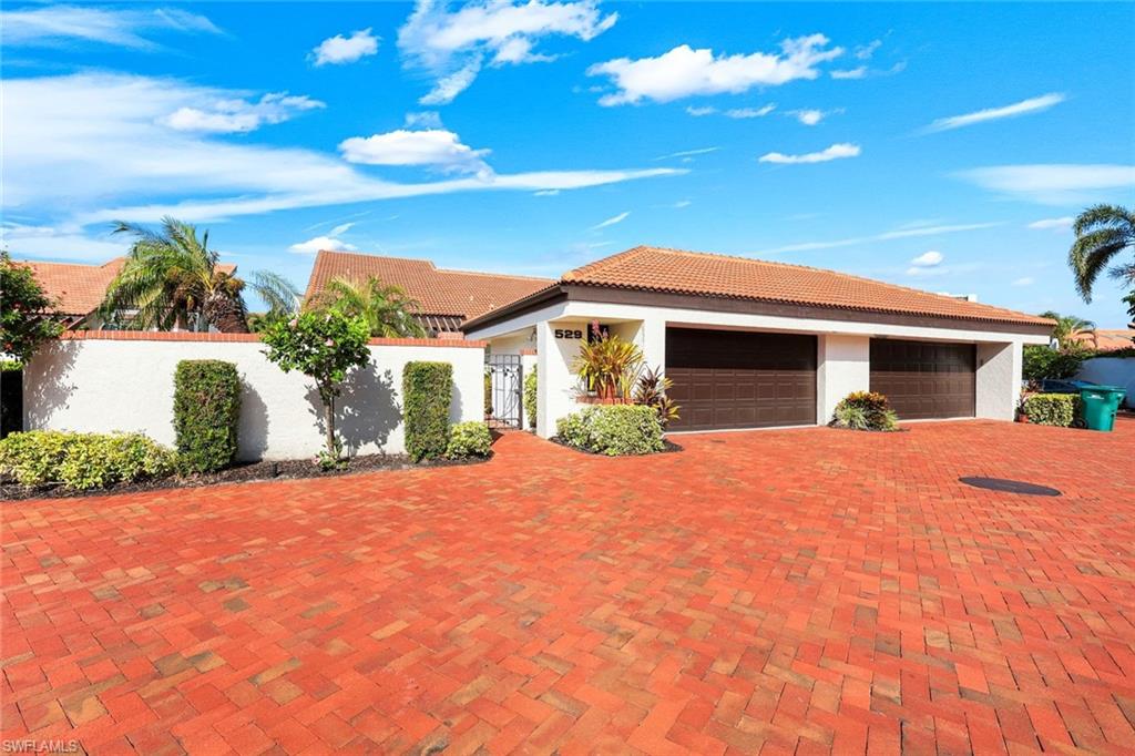 529 Bay Villas LN
