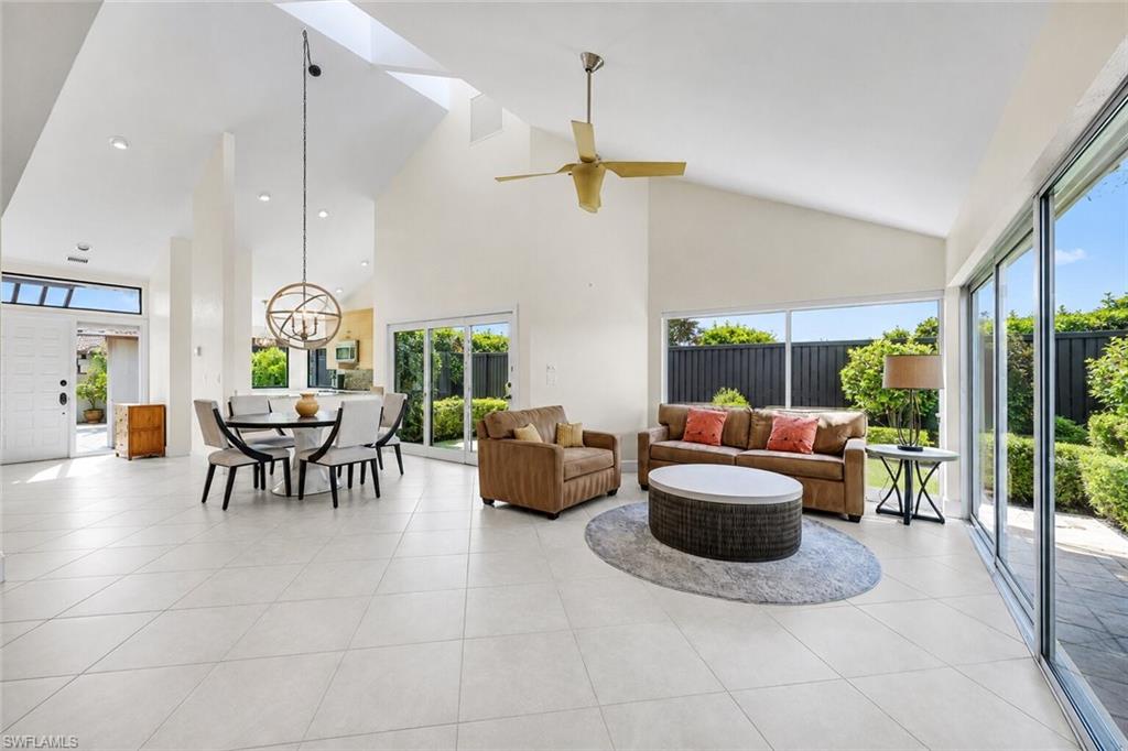 529 Bay Villas LN