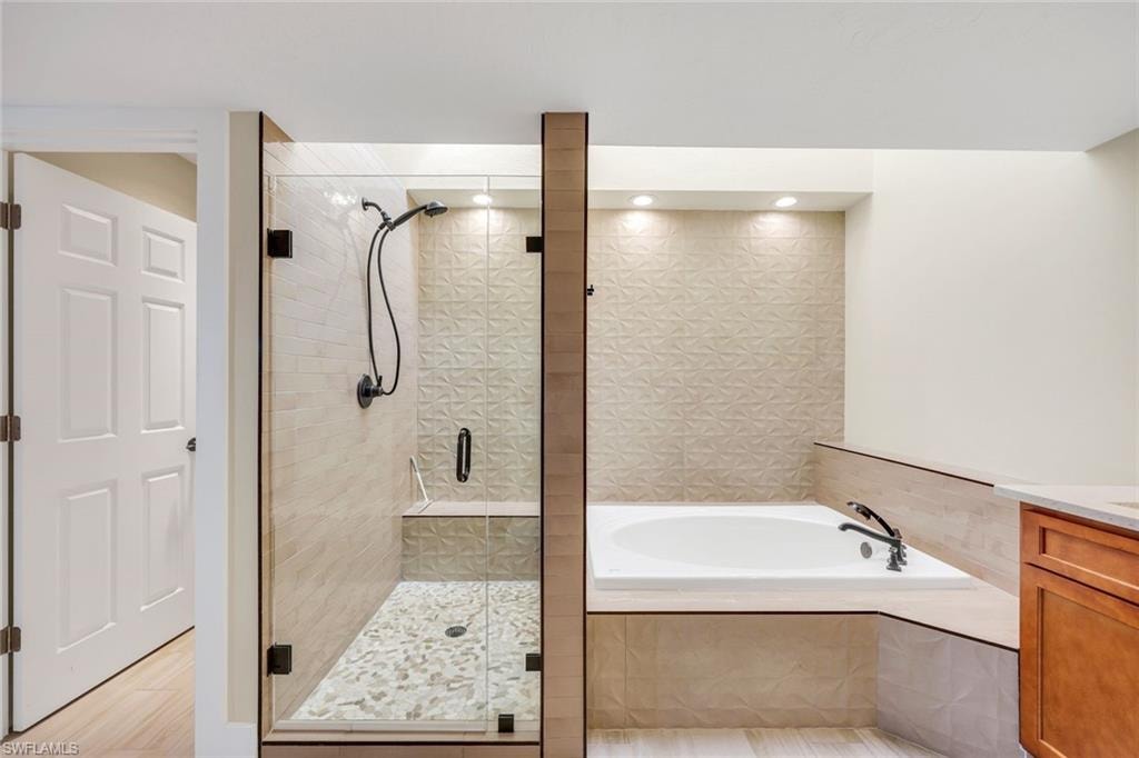 529 Bay Villas LN photo 14