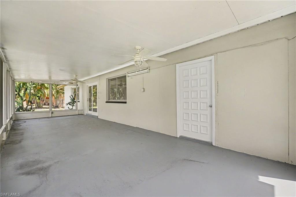 638 NE 15th CT photo 29