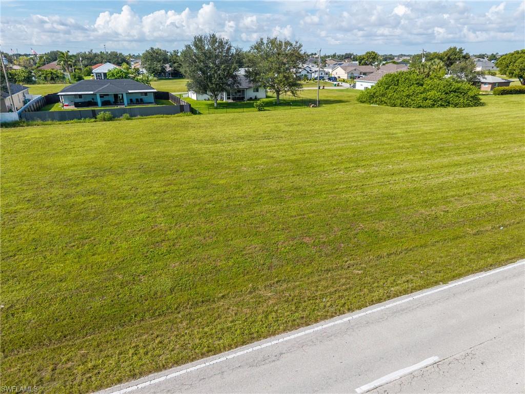 View of yard with a residential view