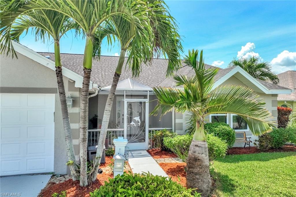 Welcoming Front Screen Entry with lots of Palm Trees.