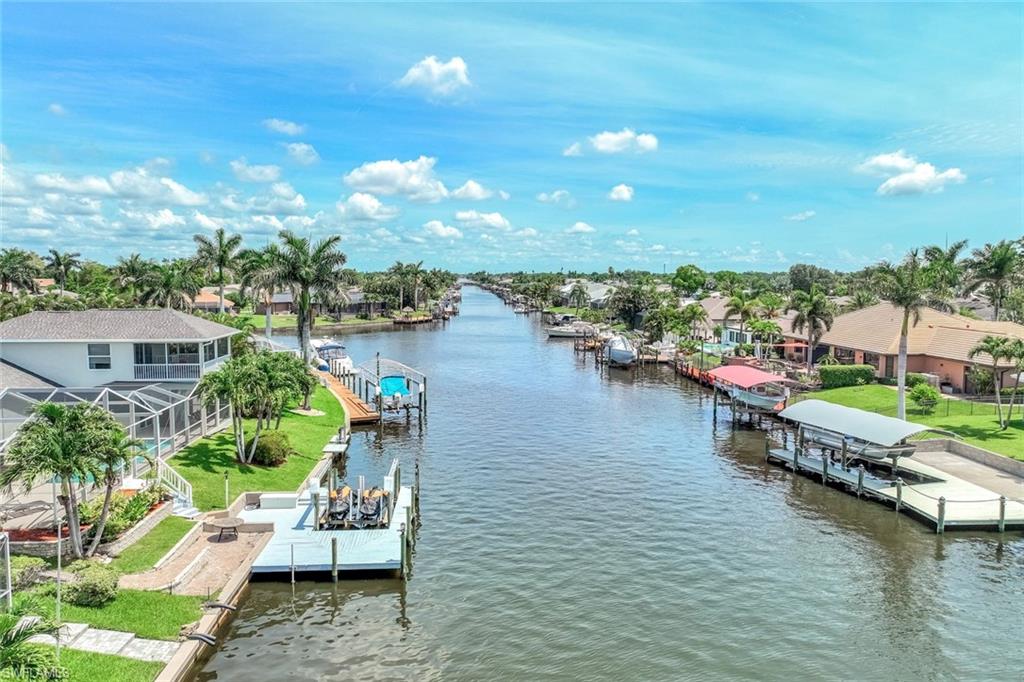 Looking down the 120' wide canal.  About 10 minutes out to open water.  No bridges.