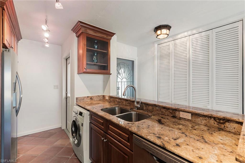 2121 Gulf Shore BLVD N 203 photo 13