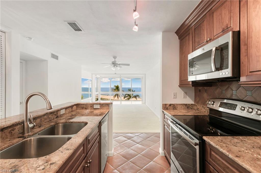 2121 Gulf Shore BLVD N 203 photo 14