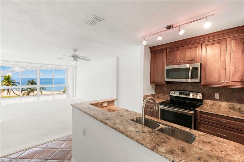 2121 Gulf Shore BLVD N 203 photo 15